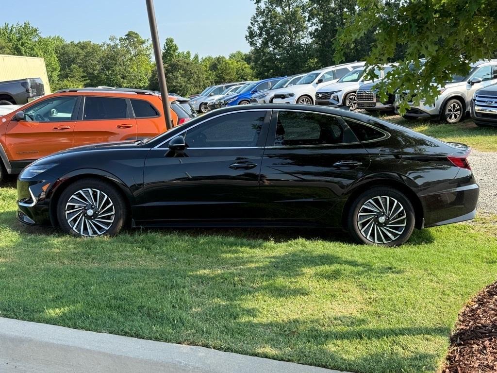 used 2023 Hyundai Sonata Hybrid car, priced at $27,153