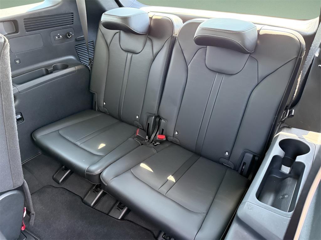 used 2024 Kia Sorento car, priced at $27,103