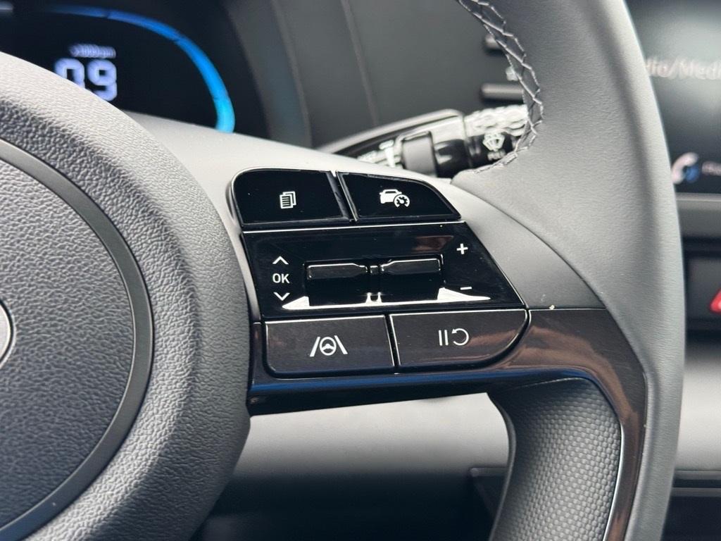 new 2025 Hyundai Elantra car, priced at $24,323