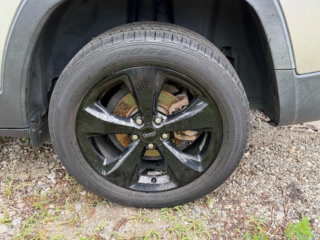 used 2018 Jeep Cherokee car, priced at $13,998