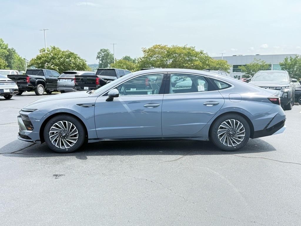 new 2025 Hyundai Sonata Hybrid car, priced at $32,282