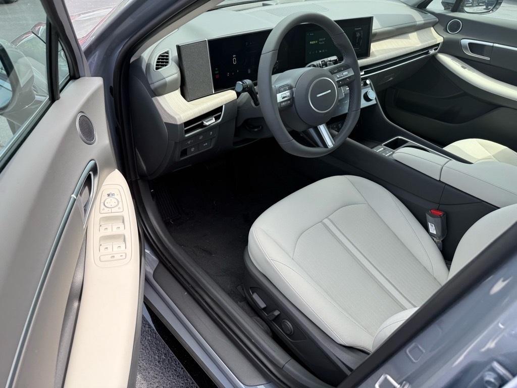 new 2025 Hyundai Sonata Hybrid car, priced at $32,282