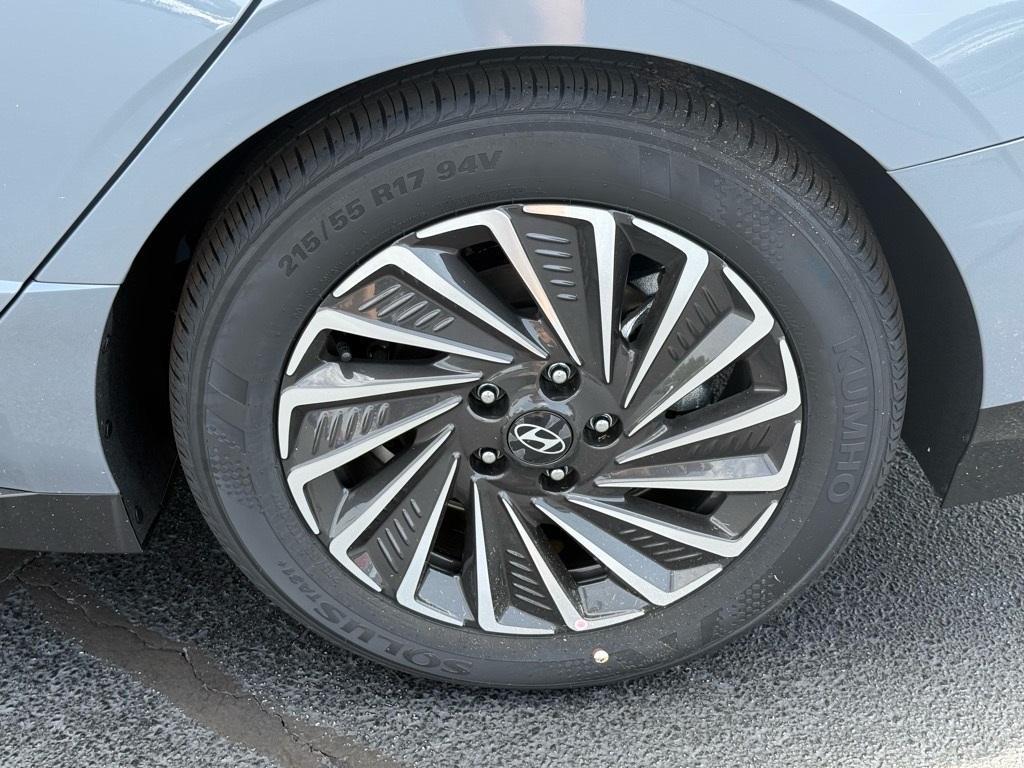 new 2025 Hyundai Sonata Hybrid car, priced at $32,282