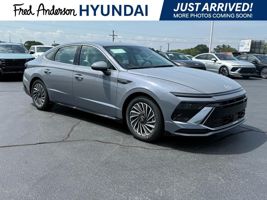 new 2025 Hyundai Sonata Hybrid car, priced at $32,282