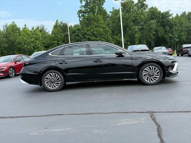 new 2025 Hyundai Sonata Hybrid car, priced at $38,542