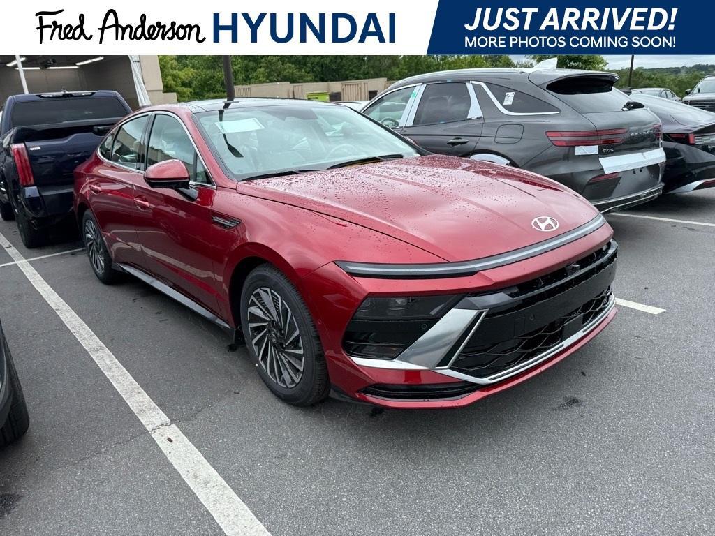 new 2025 Hyundai Sonata Hybrid car, priced at $39,047