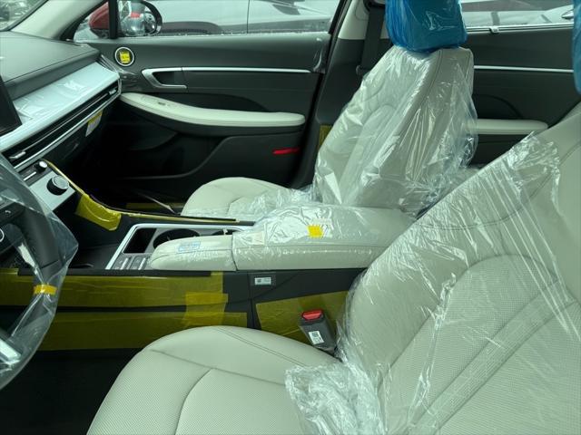 new 2025 Hyundai Sonata Hybrid car, priced at $39,047