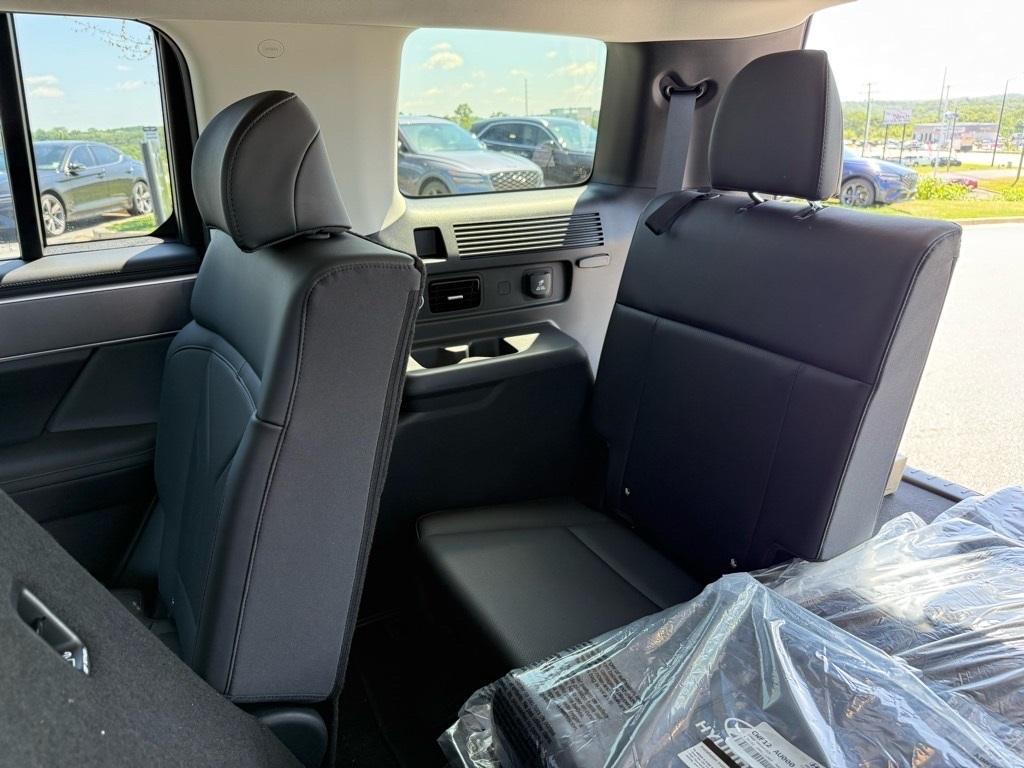 new 2025 Hyundai Santa Fe car, priced at $40,138
