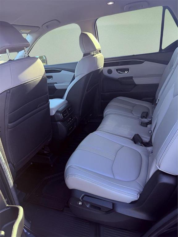 used 2025 Honda Pilot car, priced at $40,323