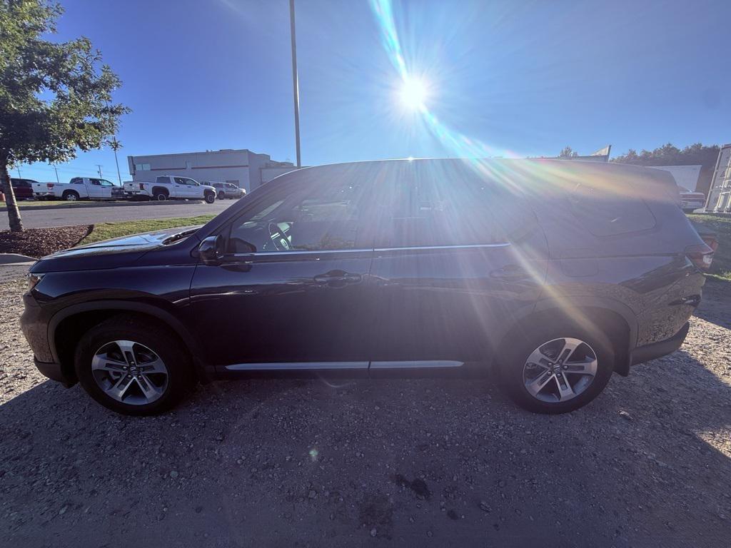used 2025 Honda Pilot car, priced at $40,323