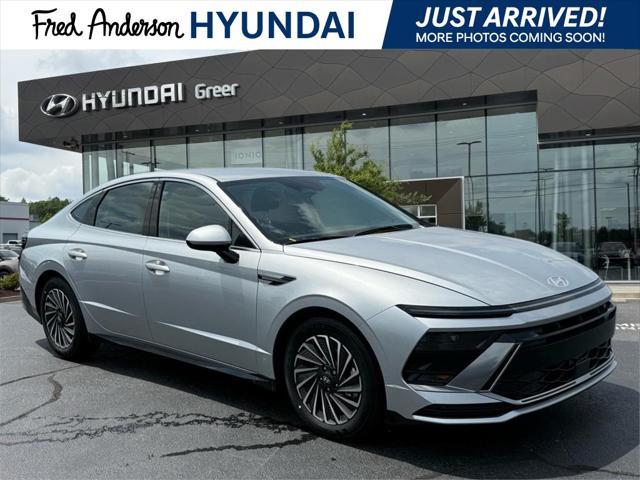 new 2025 Hyundai Sonata Hybrid car, priced at $32,278