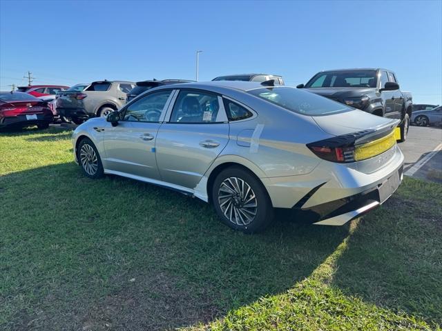 new 2025 Hyundai Sonata Hybrid car, priced at $32,278