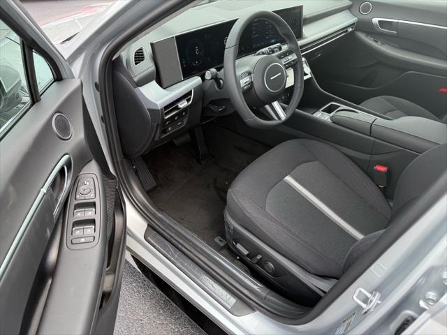 new 2025 Hyundai Sonata Hybrid car, priced at $32,278