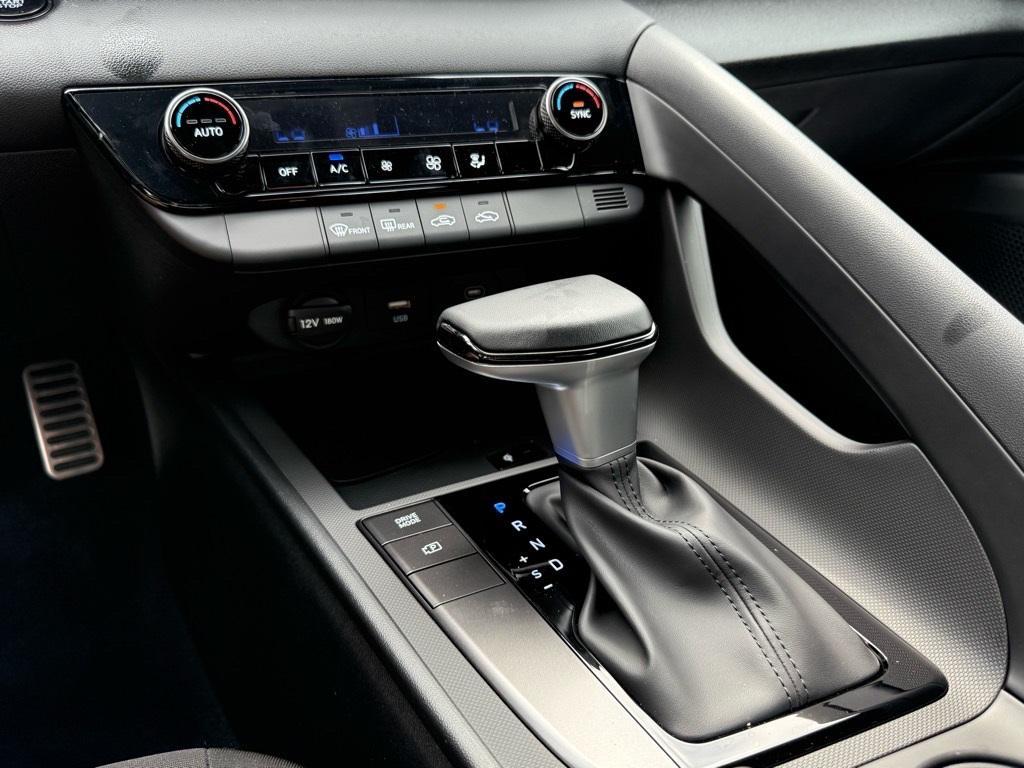 new 2025 Hyundai Elantra car, priced at $23,024