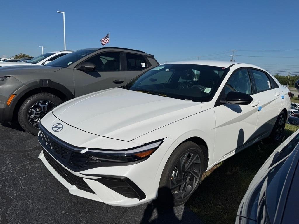 new 2025 Hyundai ELANTRA HEV car, priced at $29,040