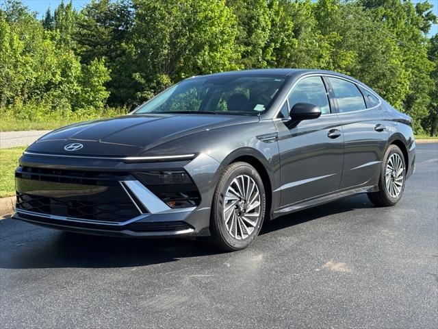 new 2025 Hyundai Sonata Hybrid car, priced at $32,303