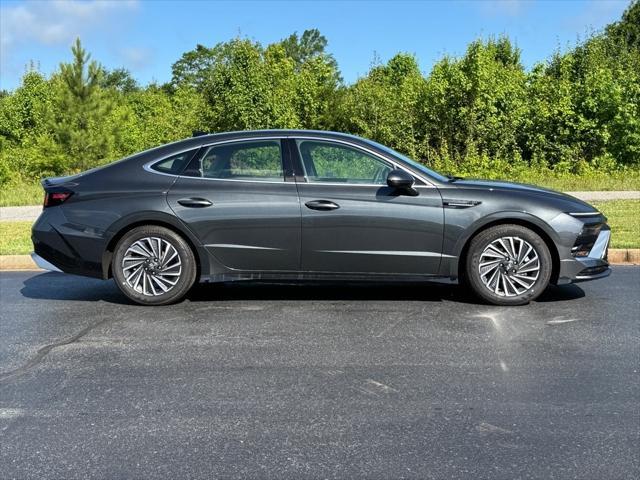 new 2025 Hyundai Sonata Hybrid car, priced at $32,303