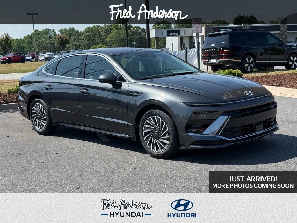 new 2025 Hyundai Sonata Hybrid car, priced at $32,303