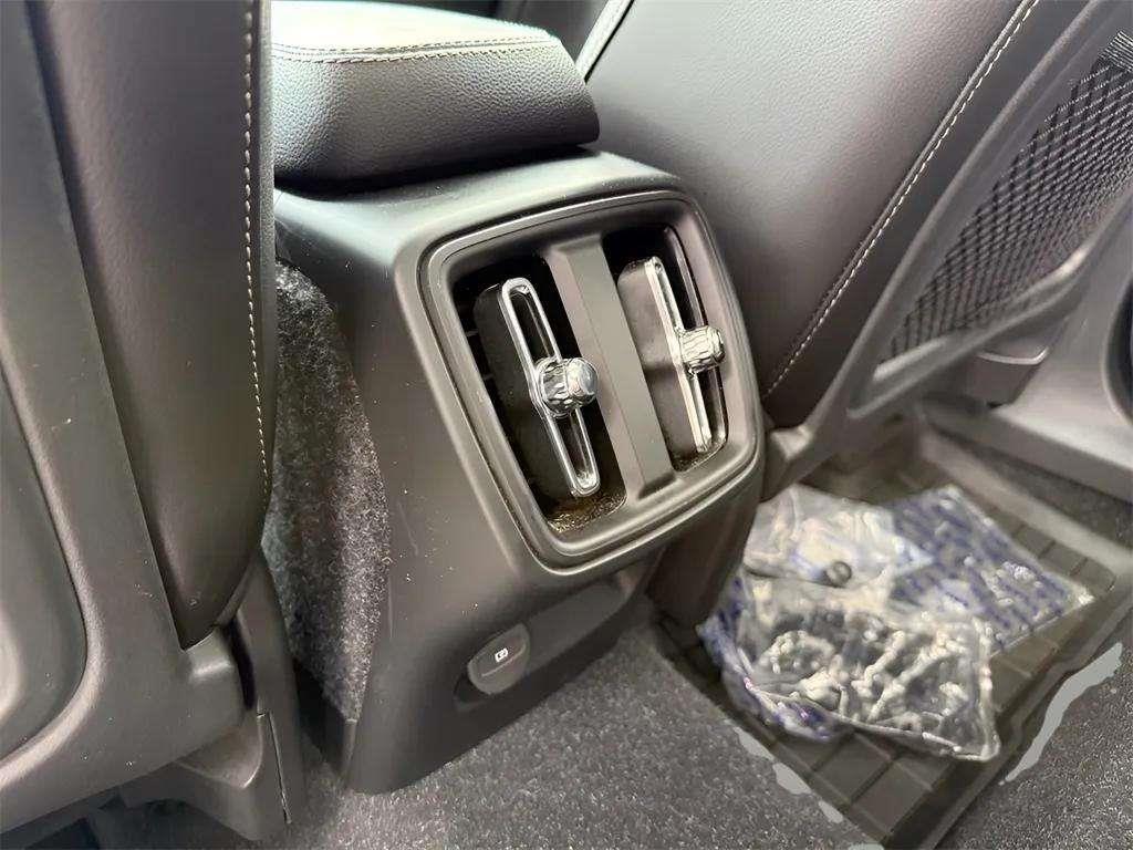 used 2020 Volvo XC40 car, priced at $20,721