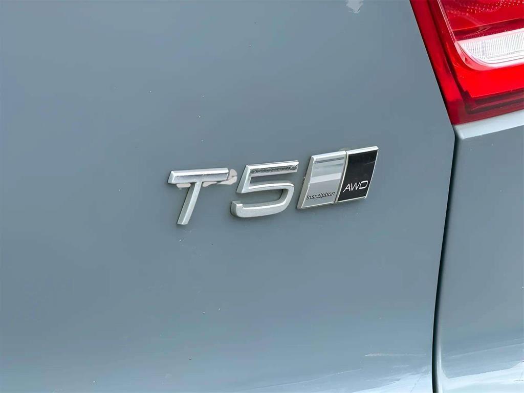 used 2020 Volvo XC40 car, priced at $20,721