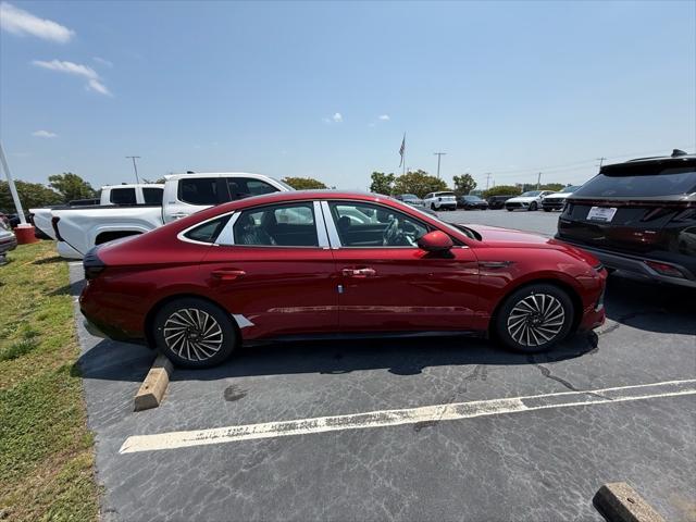 new 2025 Hyundai Sonata Hybrid car, priced at $39,207