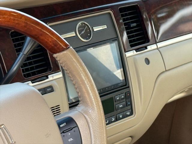 used 2008 Lincoln Town Car car, priced at $6,612