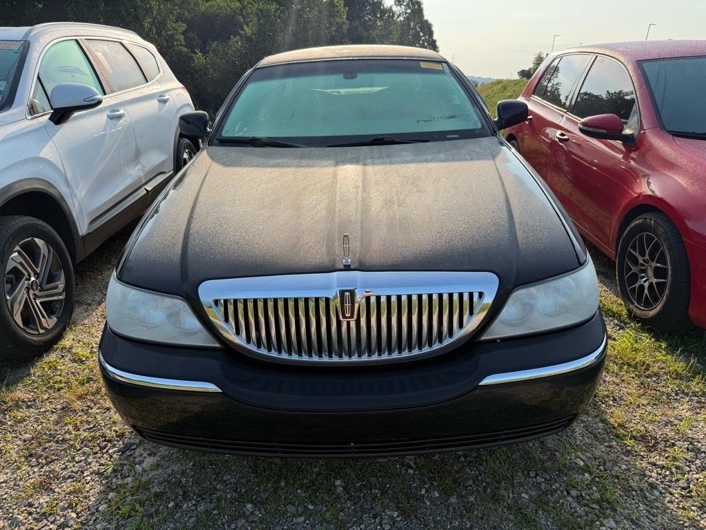 used 2008 Lincoln Town Car car, priced at $6,749
