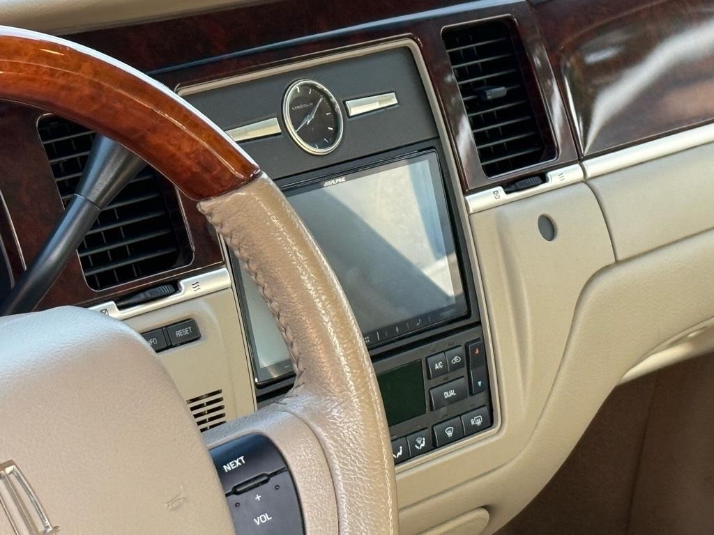 used 2008 Lincoln Town Car car, priced at $6,749