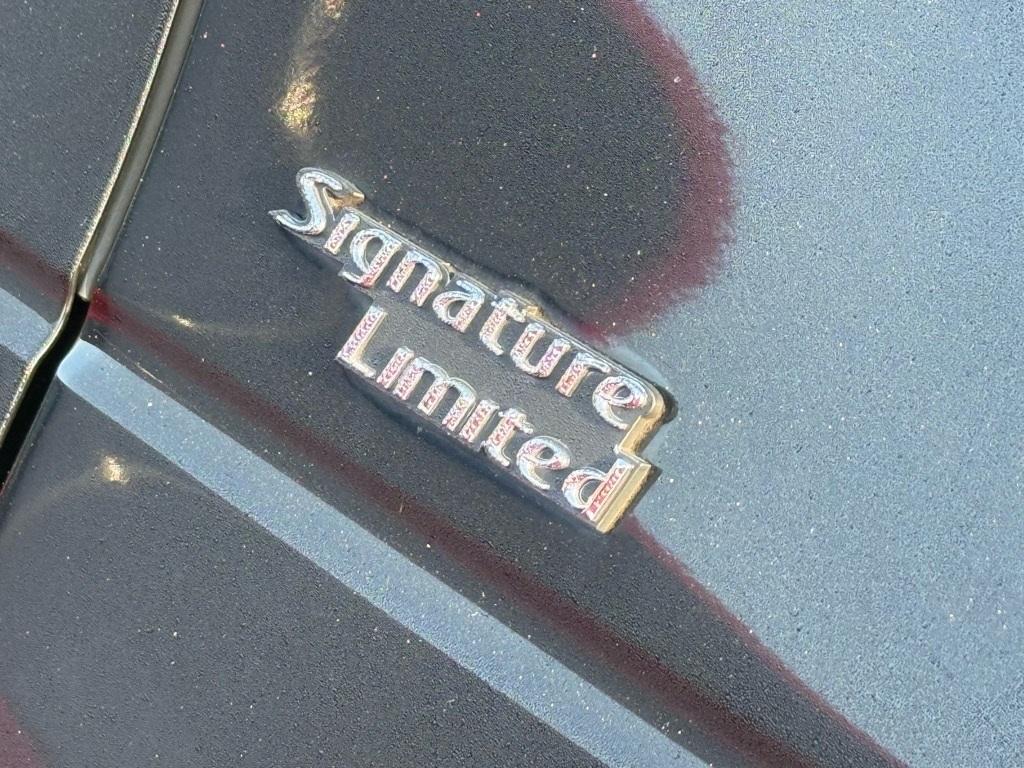 used 2008 Lincoln Town Car car, priced at $6,749