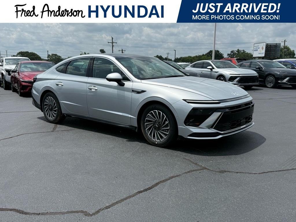 new 2025 Hyundai Sonata Hybrid car, priced at $38,542