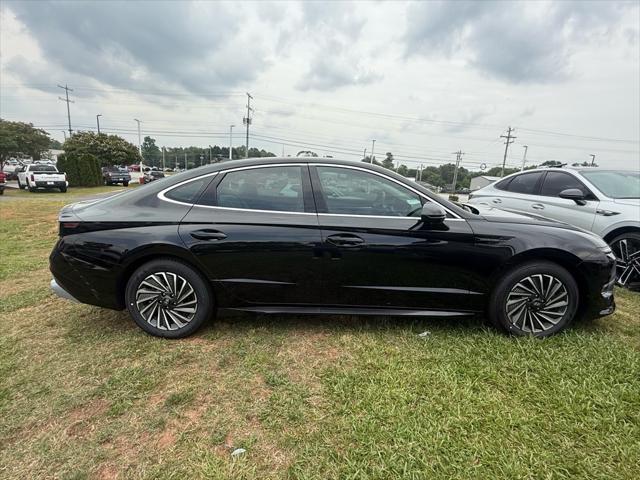 new 2025 Hyundai Sonata Hybrid car, priced at $32,303