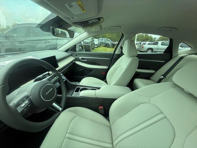 new 2025 Hyundai Sonata Hybrid car, priced at $32,303