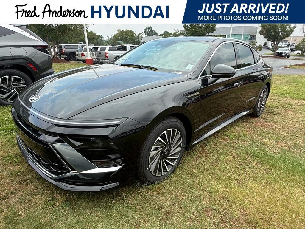 new 2025 Hyundai Sonata Hybrid car, priced at $32,303