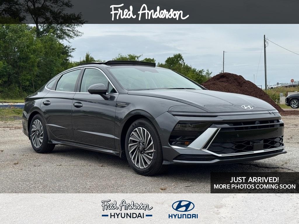new 2025 Hyundai Sonata Hybrid car, priced at $38,542