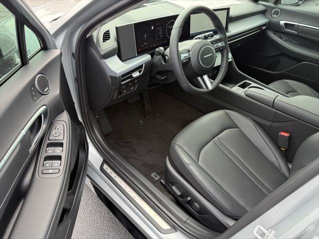 new 2025 Hyundai Sonata Hybrid car, priced at $38,727