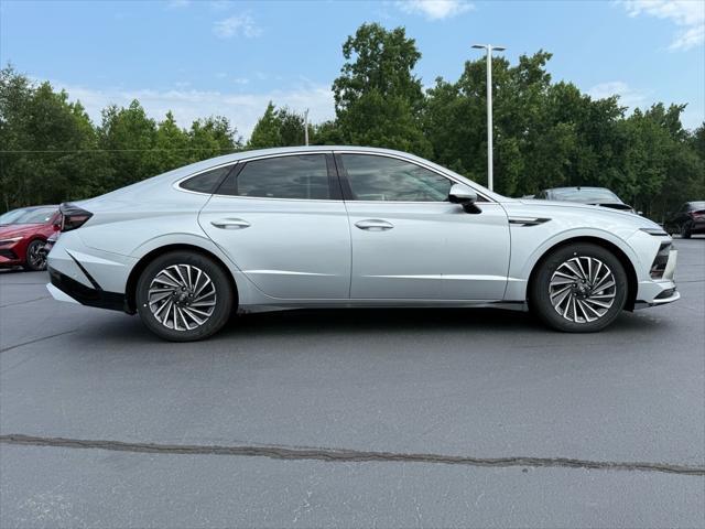 new 2025 Hyundai Sonata Hybrid car, priced at $38,727