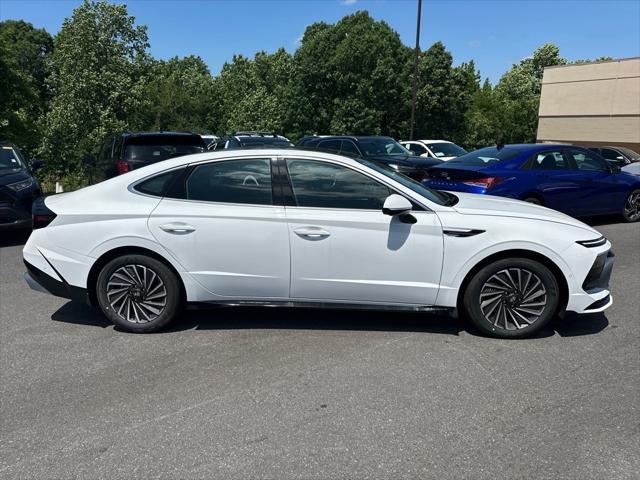 new 2025 Hyundai Sonata Hybrid car, priced at $39,022