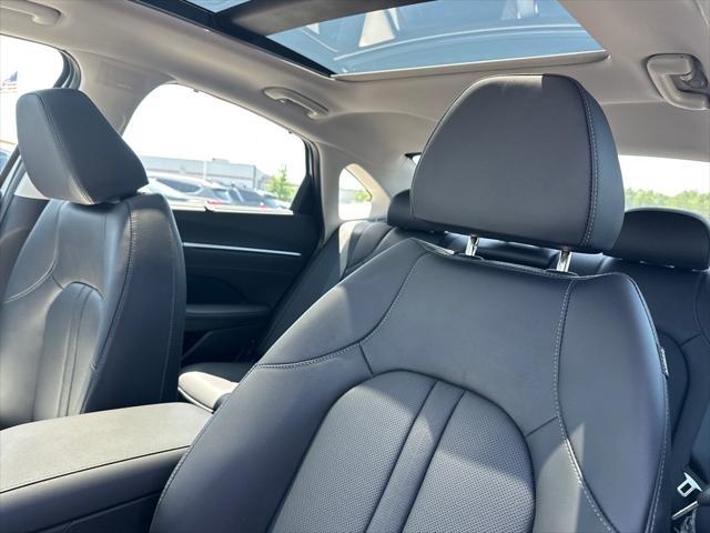 new 2025 Hyundai Sonata Hybrid car, priced at $39,022