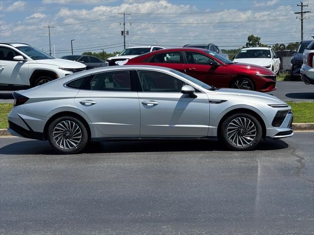 new 2025 Hyundai Sonata Hybrid car, priced at $32,257
