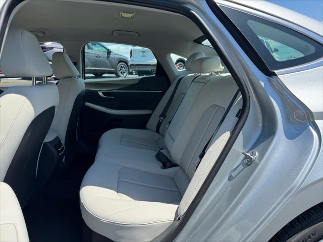 new 2025 Hyundai Sonata Hybrid car, priced at $32,257