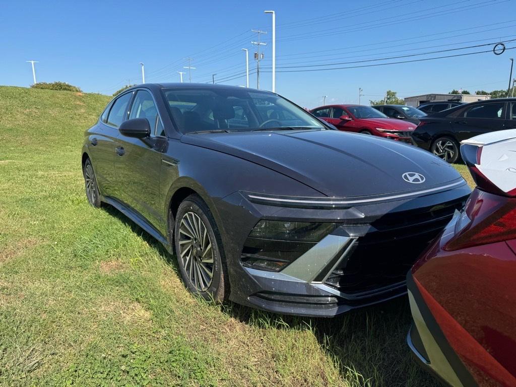 new 2025 Hyundai Sonata Hybrid car, priced at $26,084