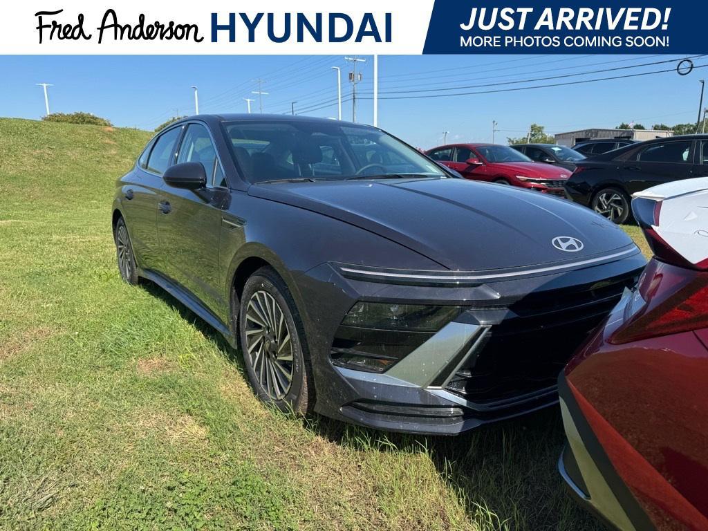new 2025 Hyundai Sonata Hybrid car, priced at $28,465