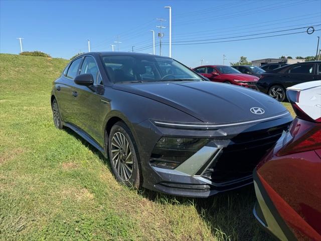 new 2025 Hyundai Sonata Hybrid car, priced at $32,257