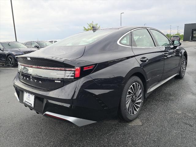 new 2025 Hyundai Sonata Hybrid car, priced at $32,257