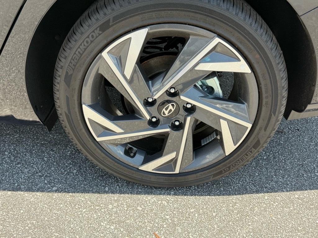 new 2025 Hyundai Elantra car, priced at $27,746