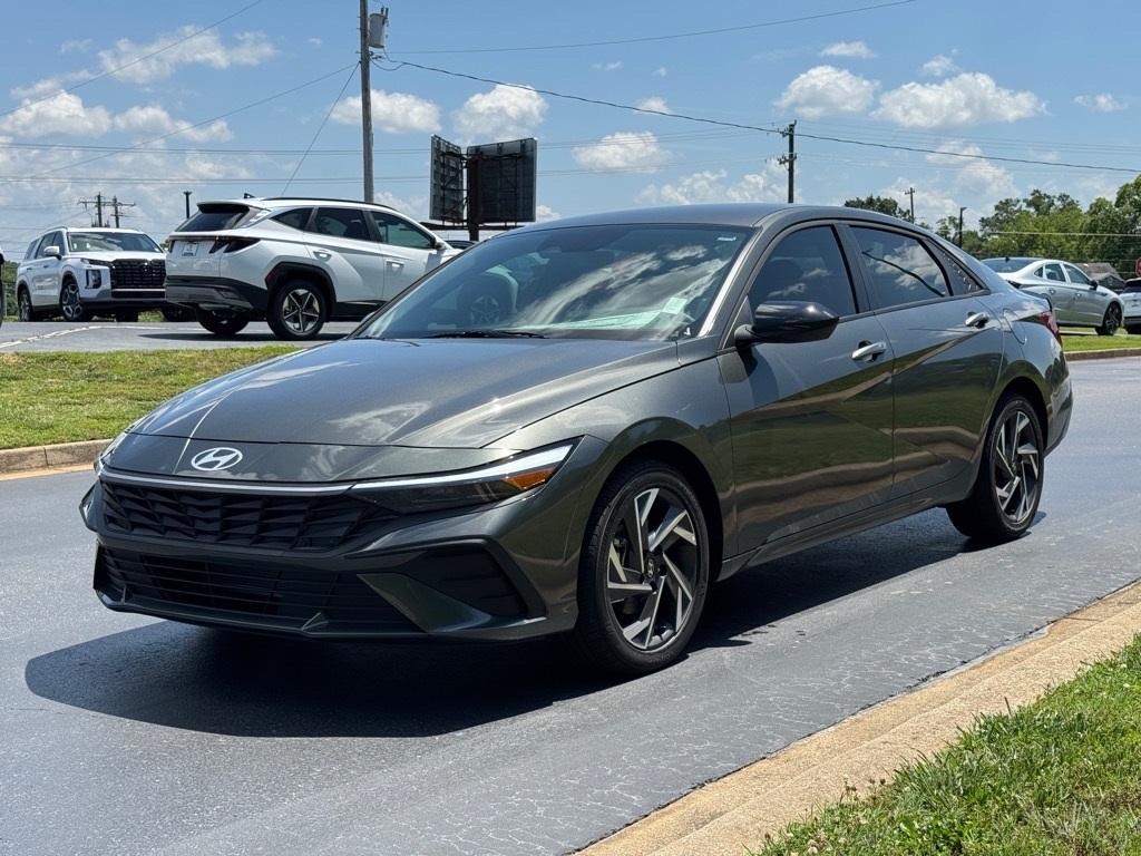 new 2025 Hyundai Elantra car, priced at $24,323