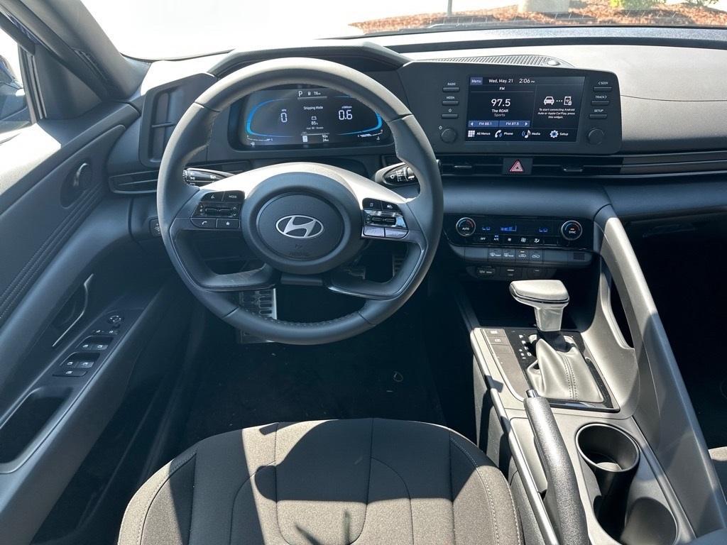 new 2025 Hyundai Elantra car, priced at $24,289