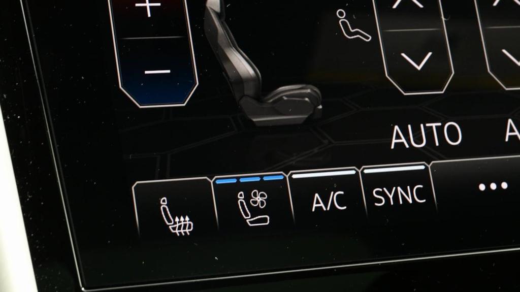 used 2022 Lamborghini Urus car, priced at $228,000