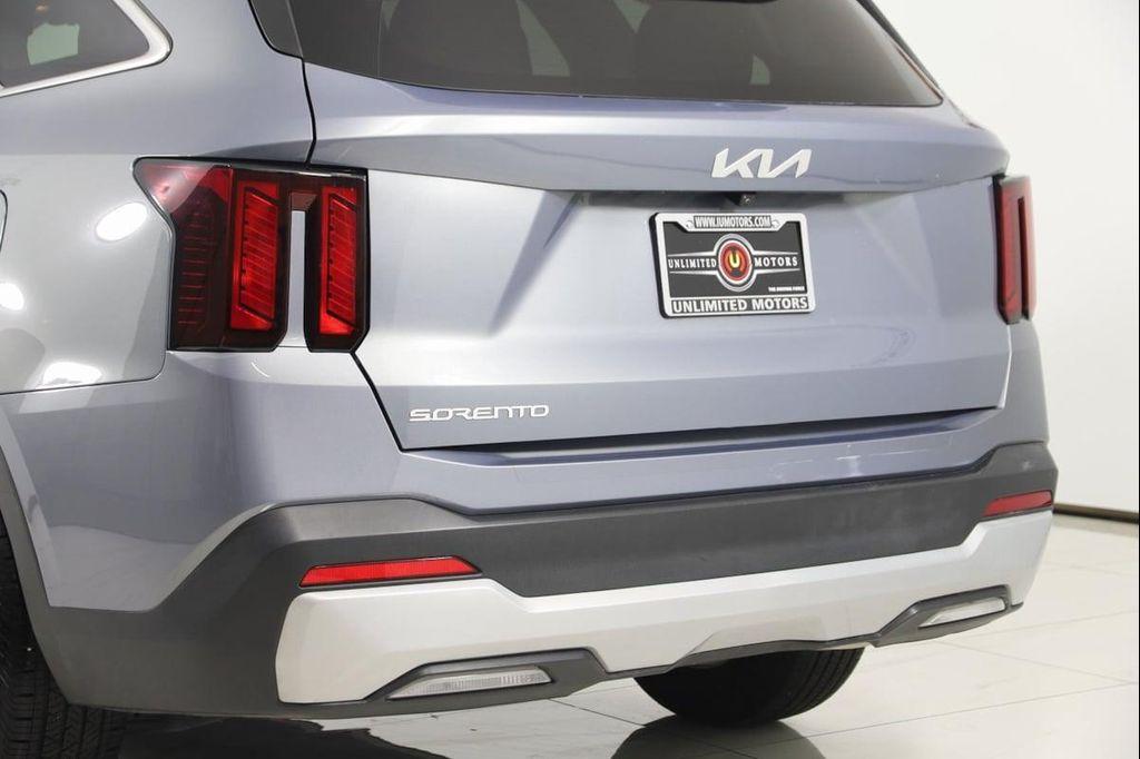 used 2025 Kia Sorento car, priced at $28,600