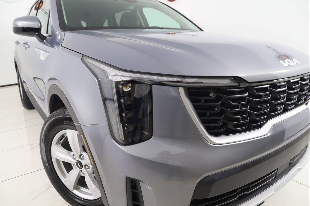 used 2025 Kia Sorento car, priced at $28,600